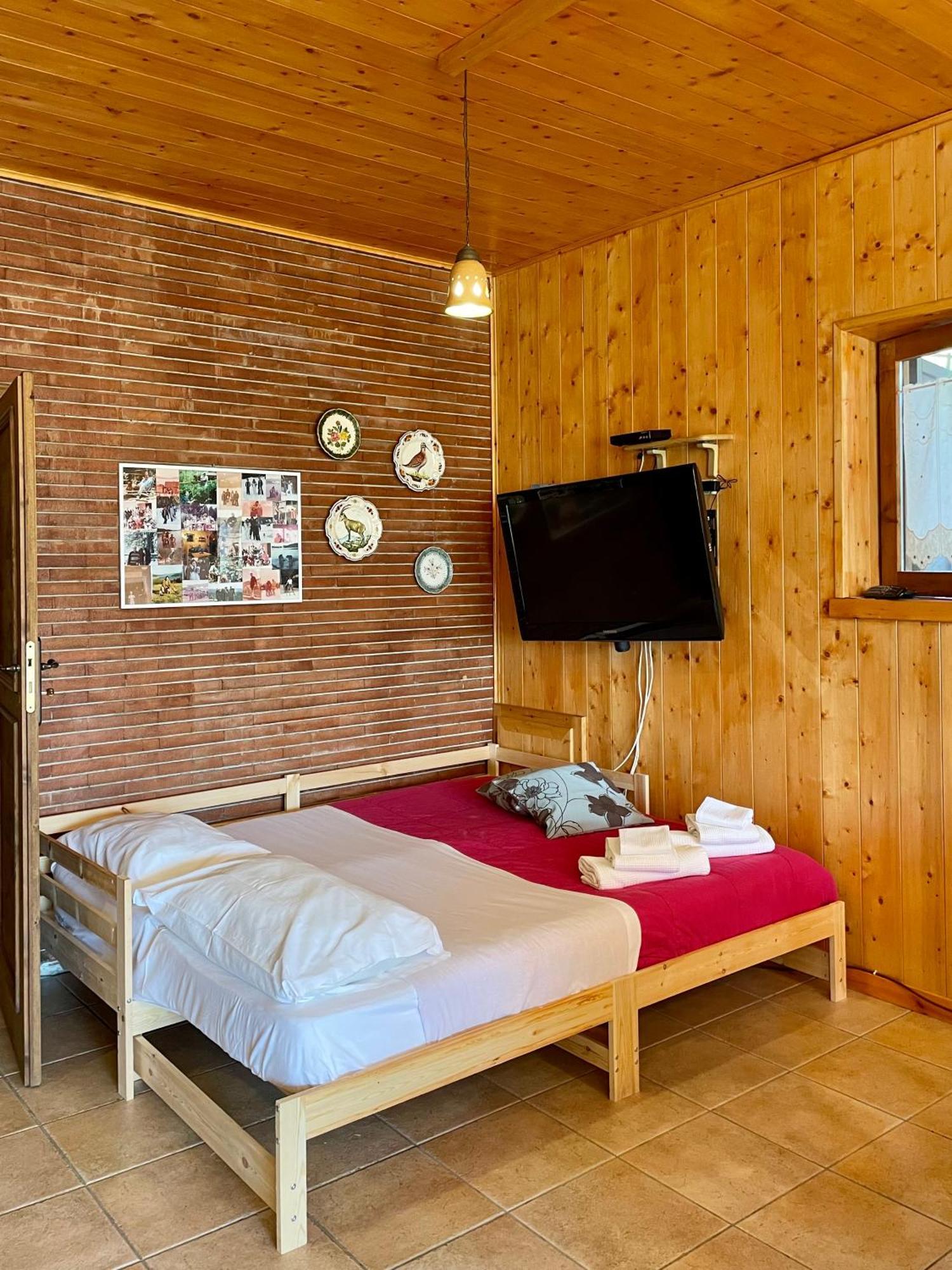 Chalet Natura La Taverna Dei 3 Porcellini Cavaliere  Ngoại thất bức ảnh